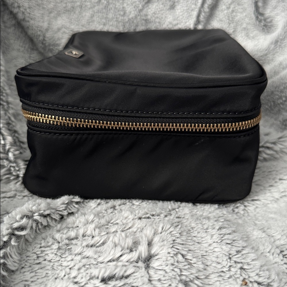 Kate Spade Toiletry Cosmetic Travel Bag - Picture 7 of 16